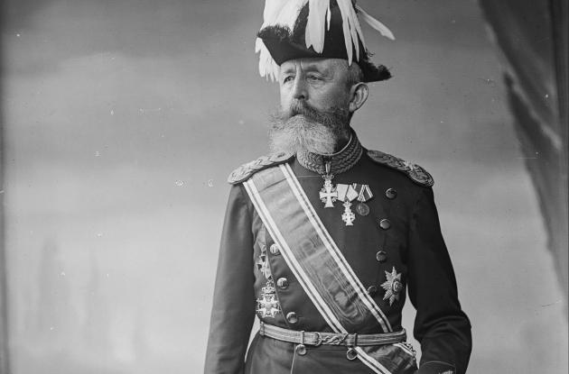 Portrætfotografi af en ældre herre i uniform.